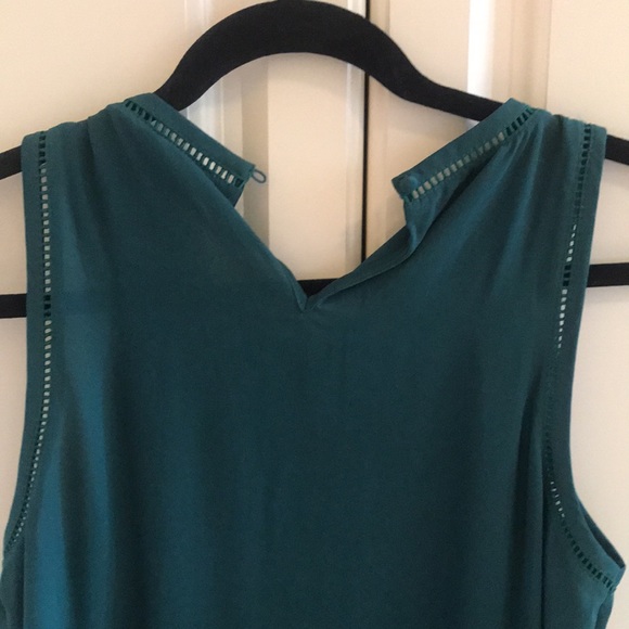 Jcrew size 2 green blouse sleeveless - Picture 3 of 3